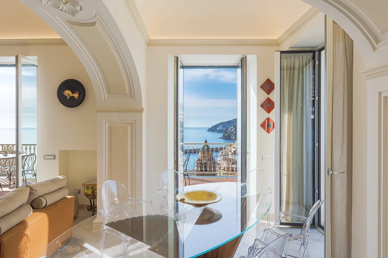 Villa Angelina Luxury zona tavolo pranzo cucina open sapace