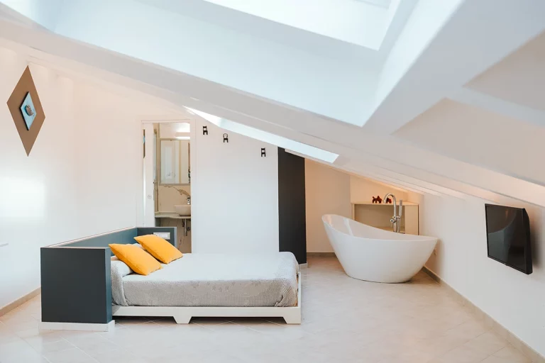 Villa Angelina Open Space zona notte con vasca a vista