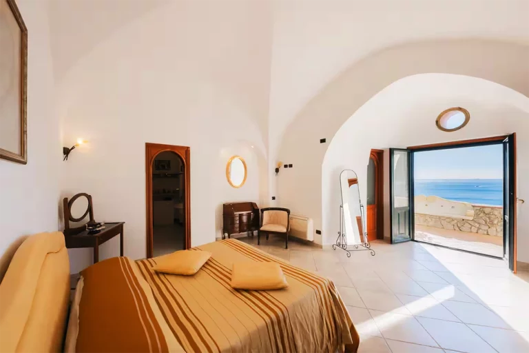 Villa Angelina Rosario camra letto king size vista mare amalfi copia